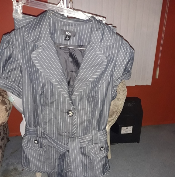 Suit - Picture 2 of 4